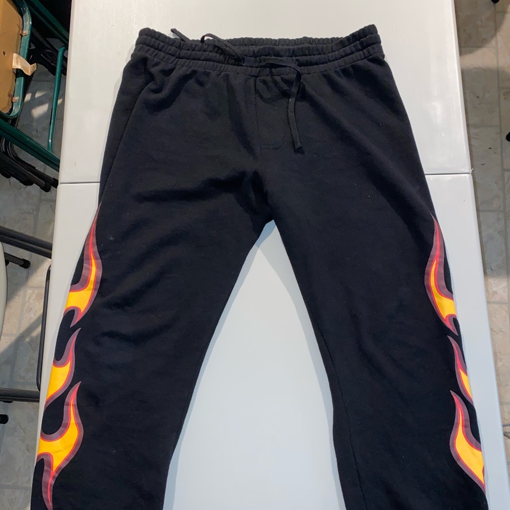 FLAME SWEATS 🔥☄️ - Picture 2 of 3